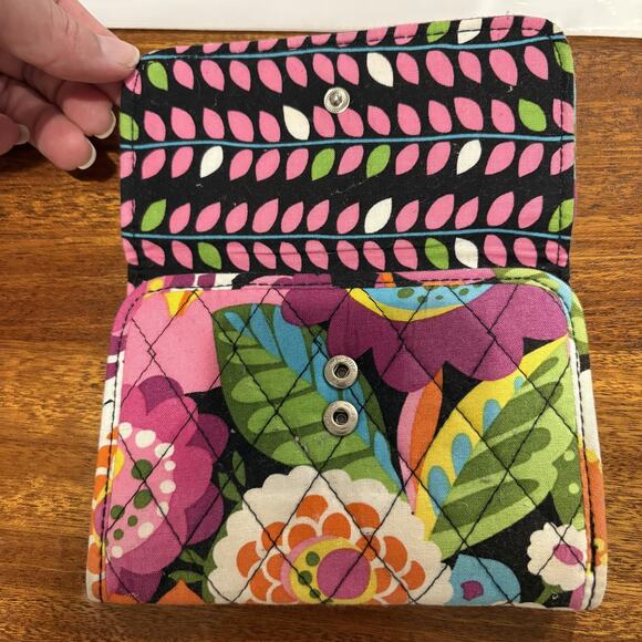 Vera Bradley Wallet Womens Trifold Clutch Quilted Floral ID Coin Purse Organizer - Picture 2 of 8